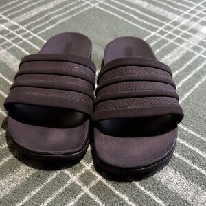 Adidas size 8 Men's Black Slide Sandals